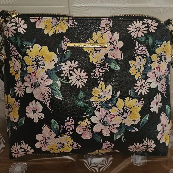 Steve Madden Floral Black Crossbody Bag W/ adjustable strap - Picture 2 of 5